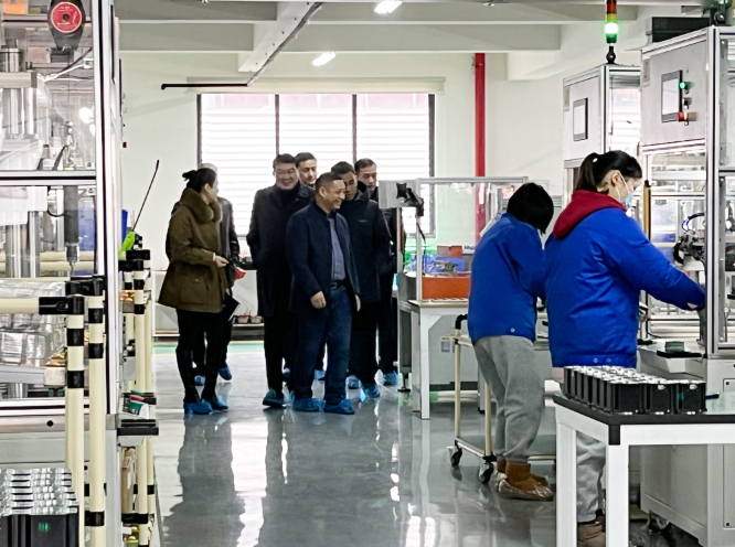 江蘇華梓車業(yè)有限公司等領(lǐng)導(dǎo)蒞臨南京歐陸電氣訪問(wèn)交流 (2).jpg